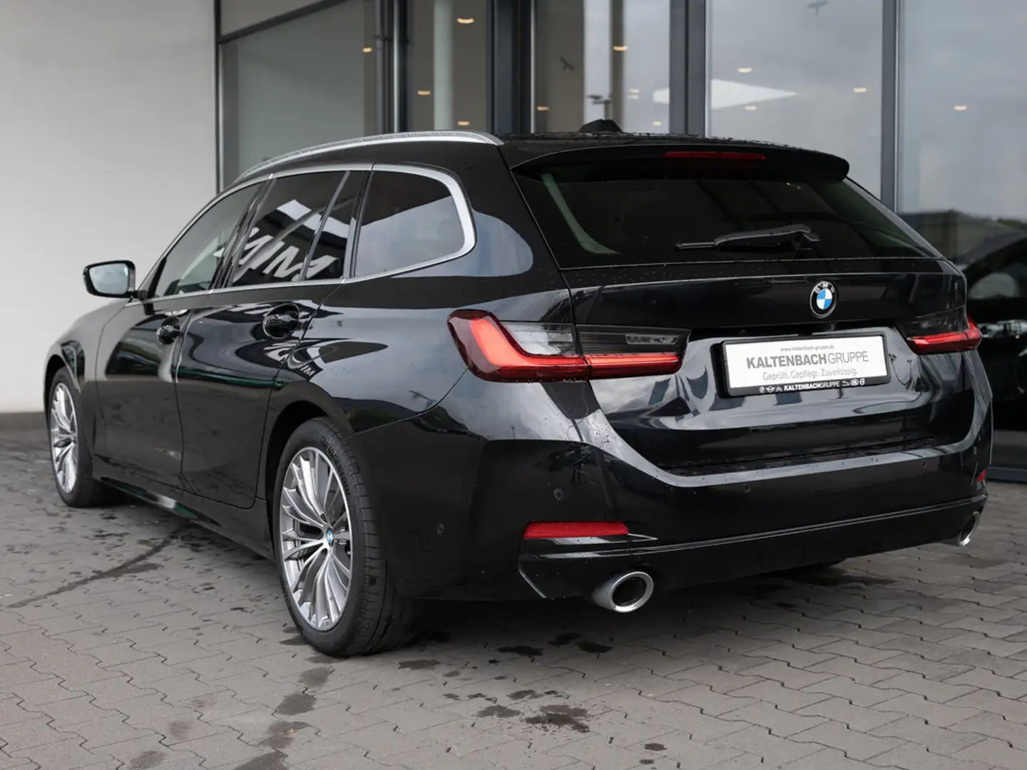 BMW 320 d Touring xDrive PANO LED STANDHZ ACC NAVI Schwarz - 2