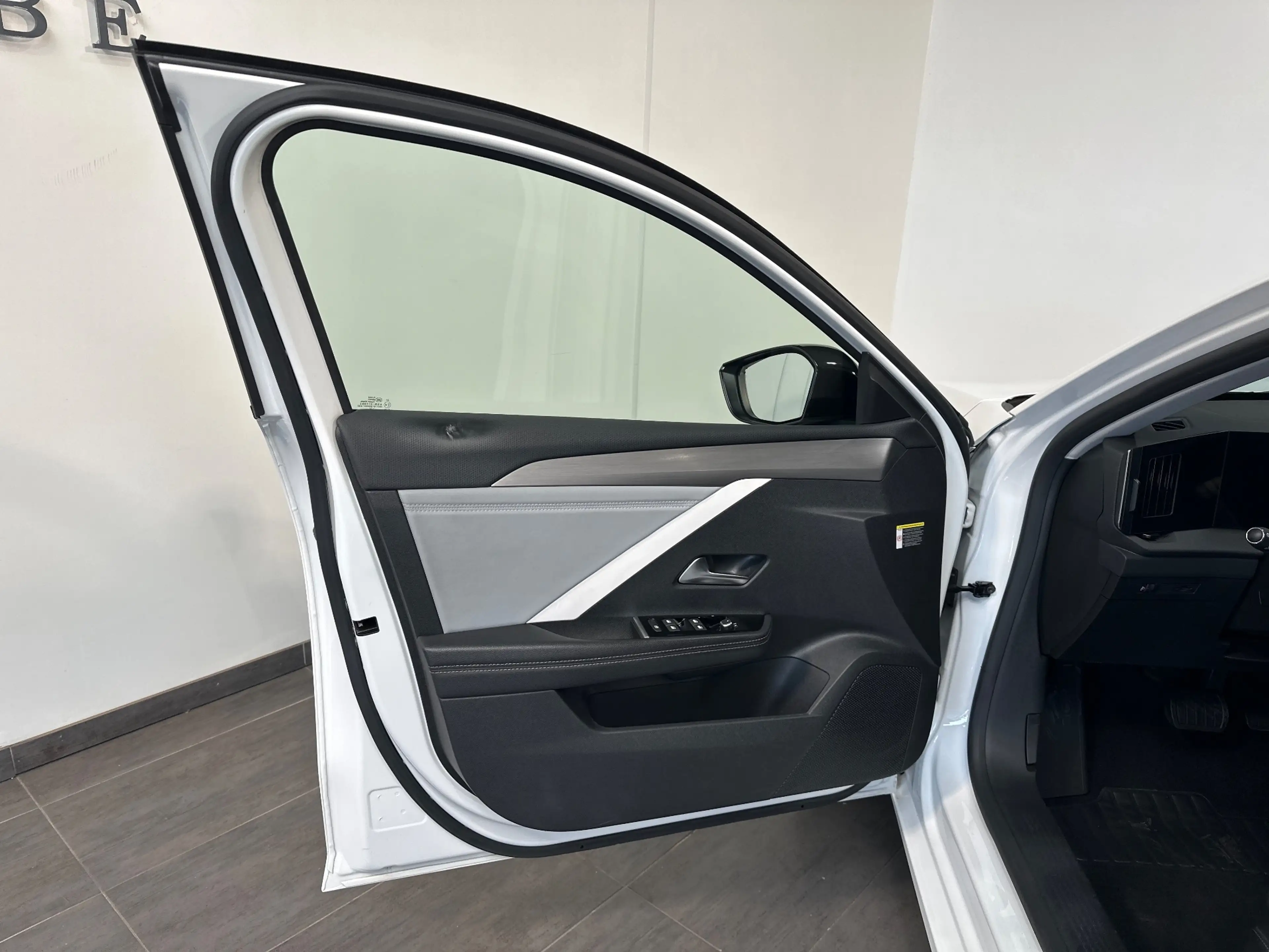 Opel Astra SpT 1.5 D Aut. Business Elegance NAV+LED+VC+17ZO — photo 6
