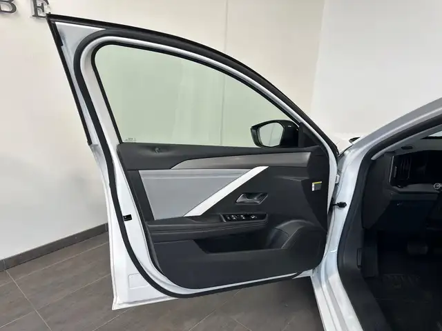 Opel Astra view 6