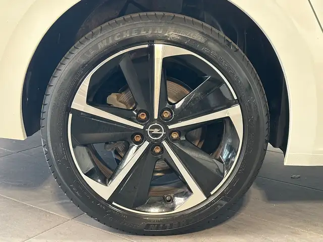 Opel Astra view 3