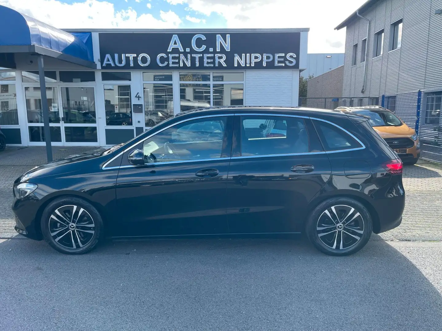 Mercedes-Benz B 180 d Kamera Leder Navi LED Spurhalte-Assisten Schwarz - 1