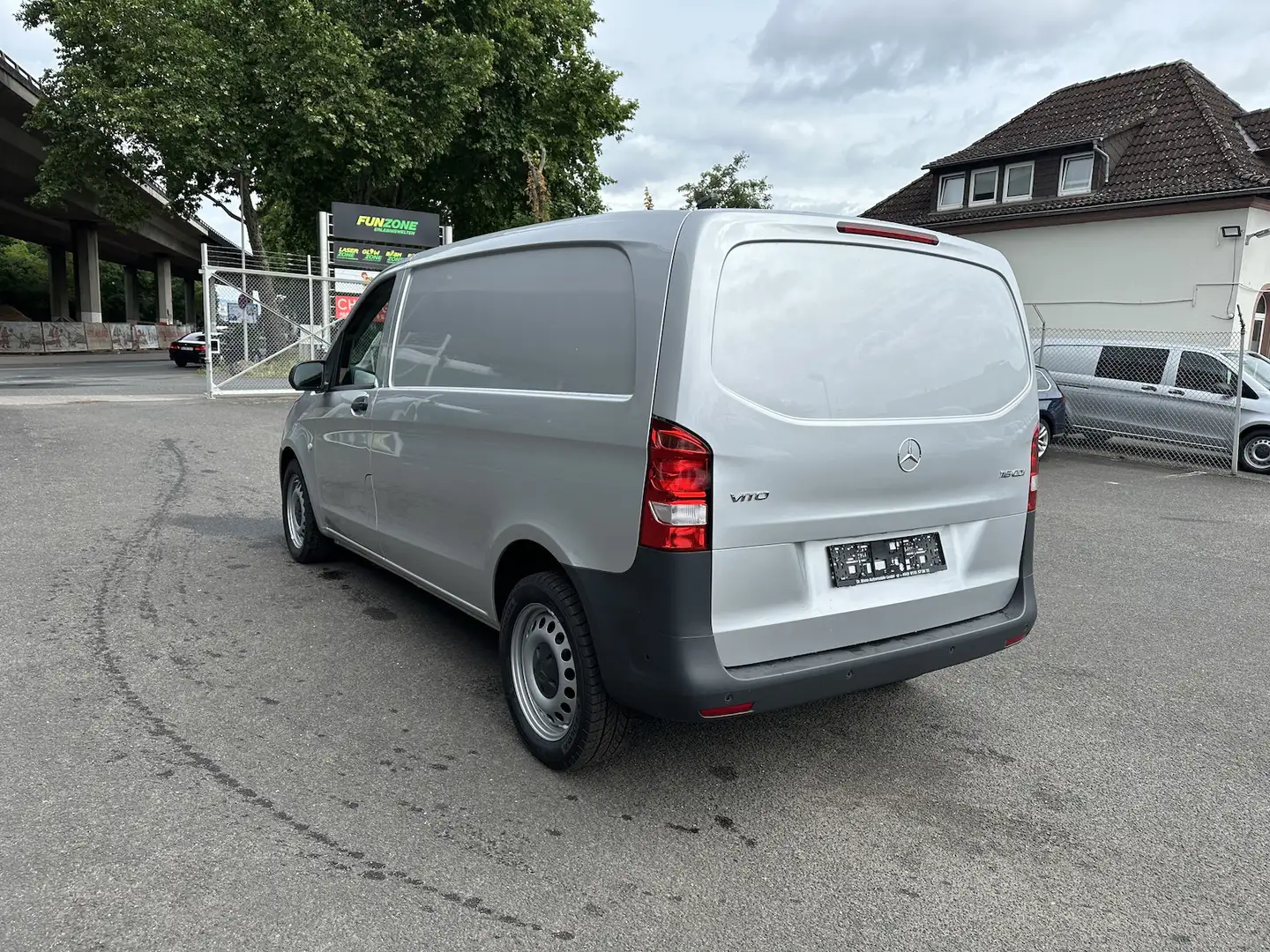Mercedes-Benz Vito 116 CDI RWD kompakt Top Ausstattung Silber - 2