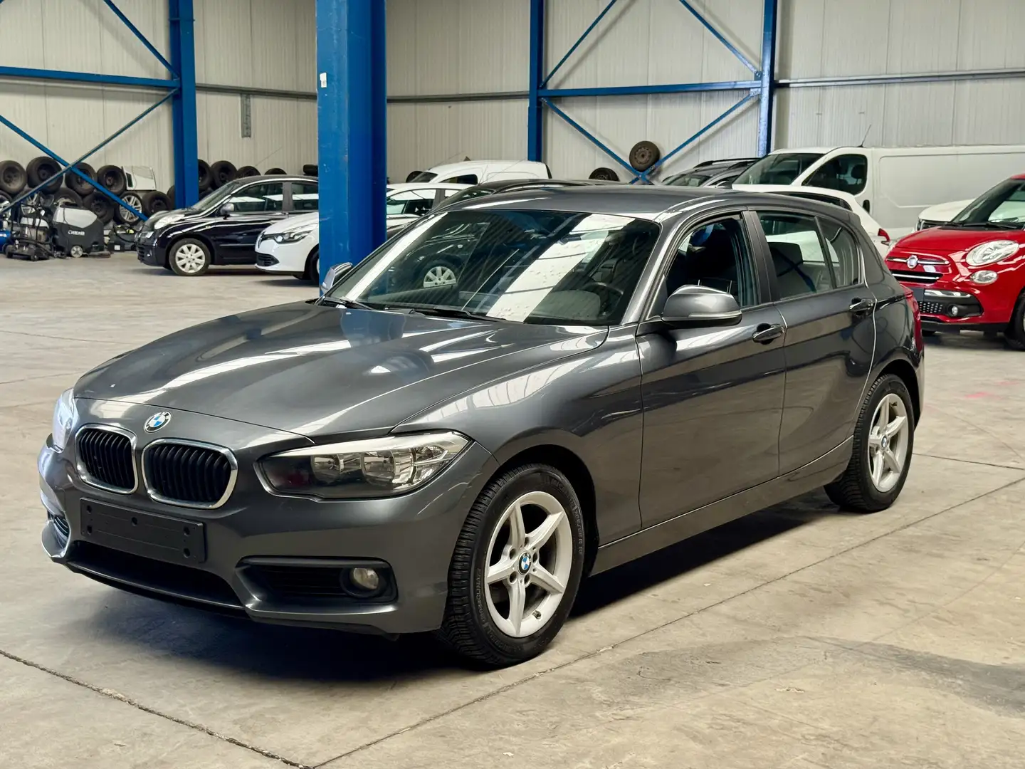 BMW 118 TVA compris Gris - 1