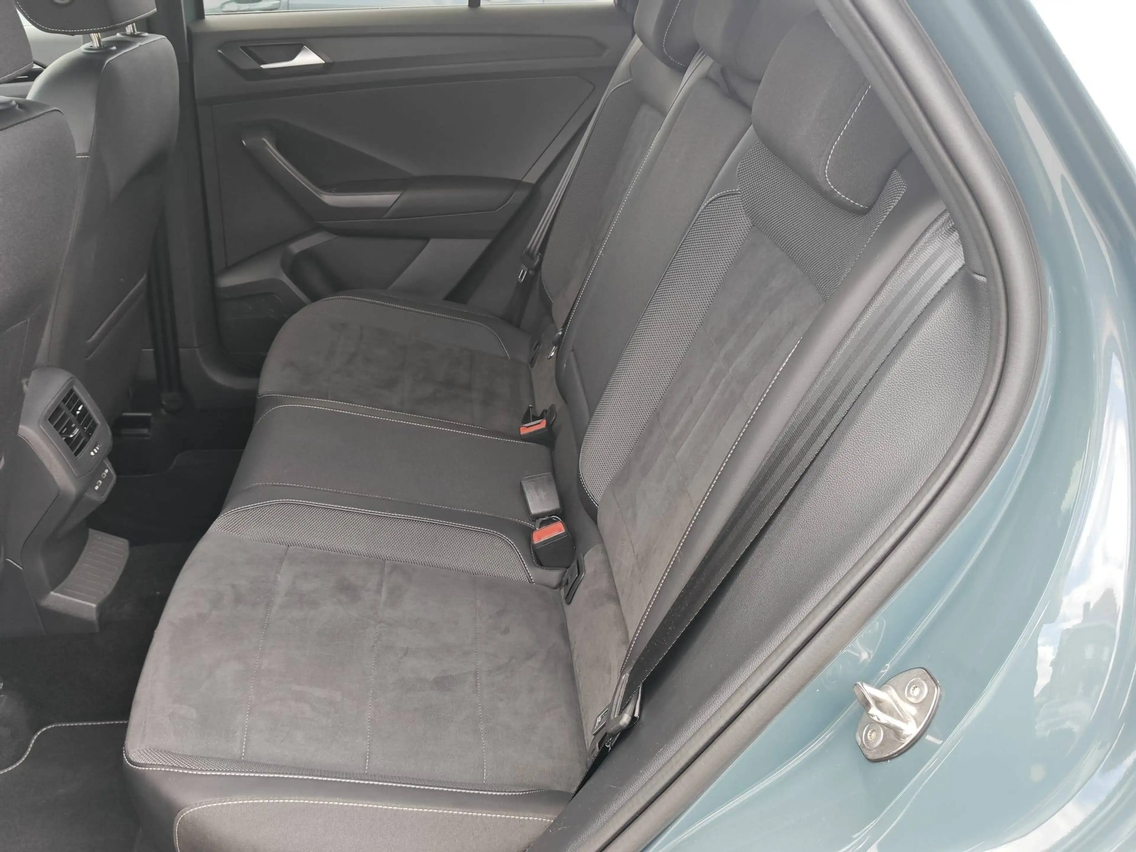 Volkswagen T-Roc T-Roc 1.0 TSI R-Line — photo 11