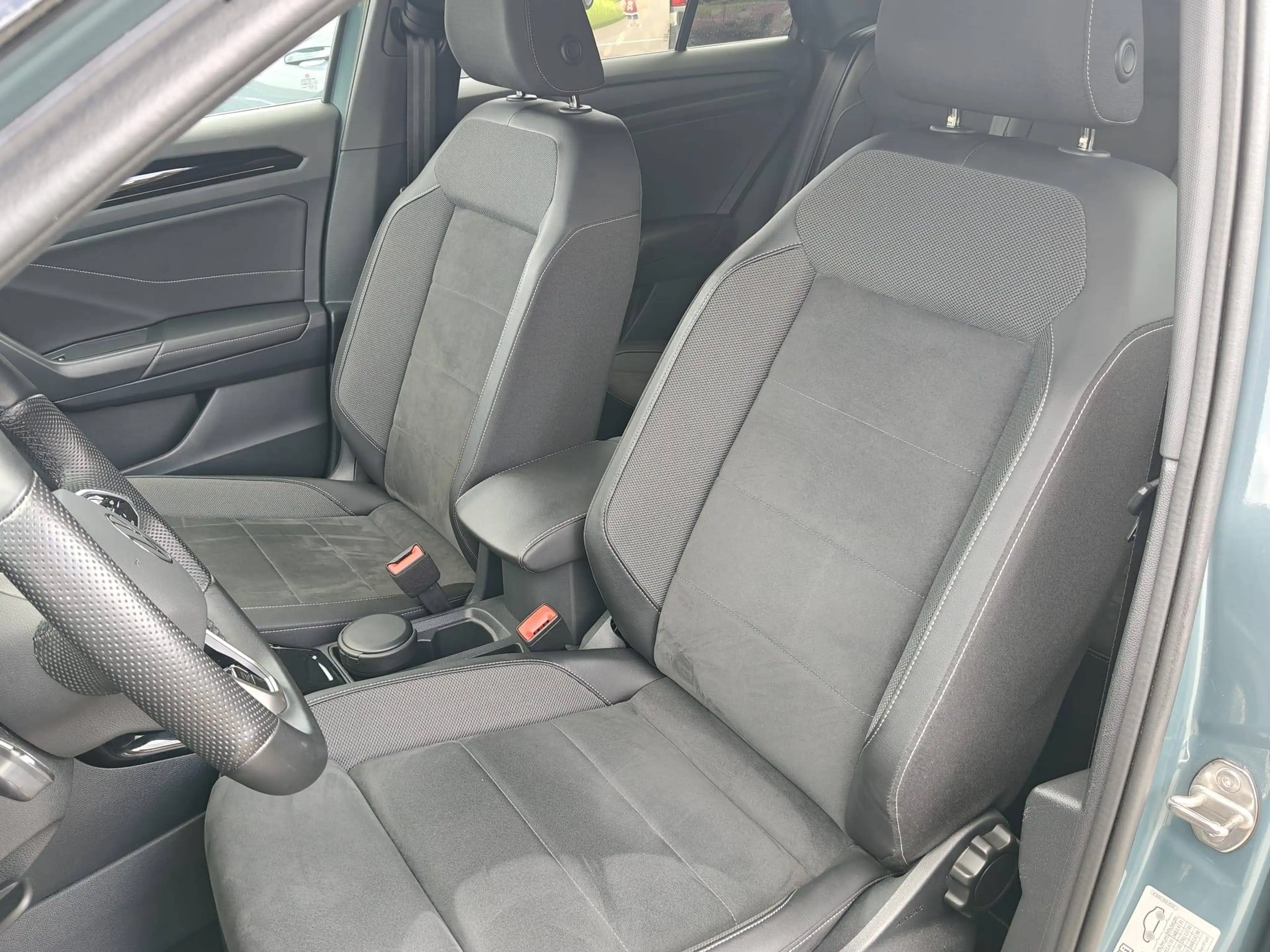 Volkswagen T-Roc T-Roc 1.0 TSI R-Line — photo 9