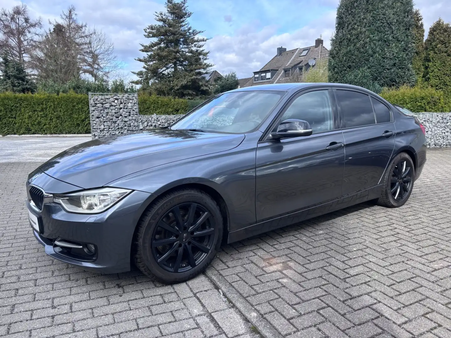 BMW 328 Baureihe 3 Lim. 328 i Sport 1.Hd, Leder,Navi Grau - 2