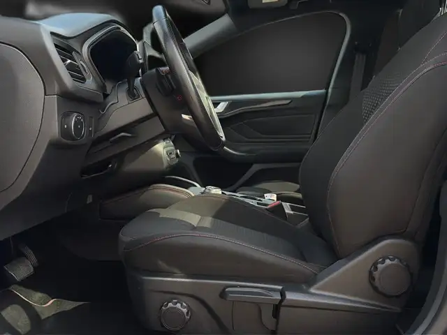 Ford Focus view 15