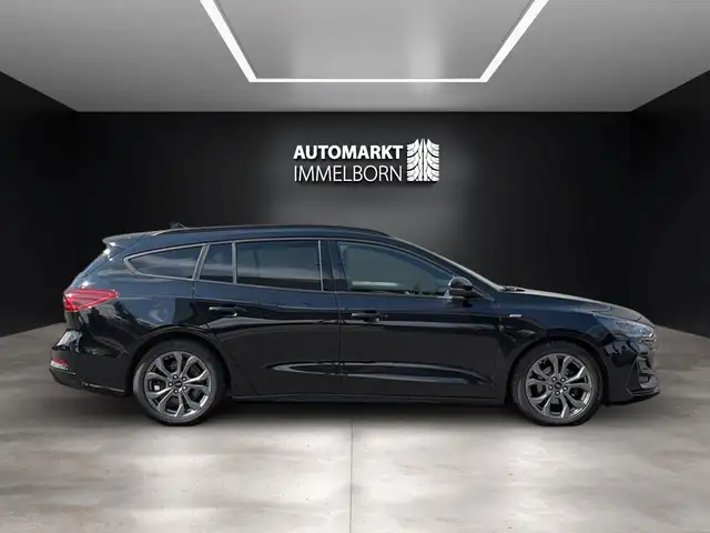Ford Focus view 11