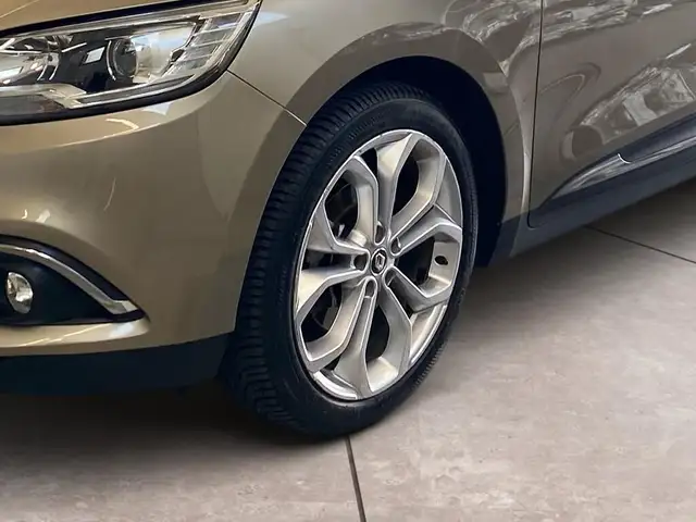 Renault Scenic view 15