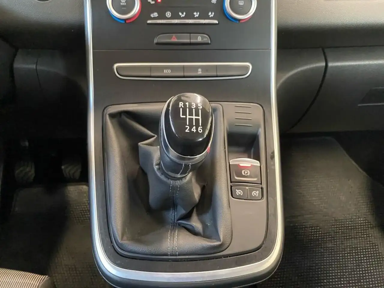 Renault Scenic — photo 12 sur 28