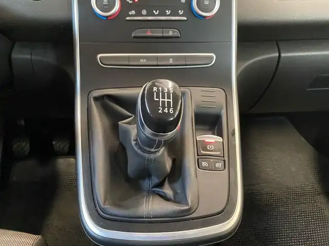 Renault Scenic view 12