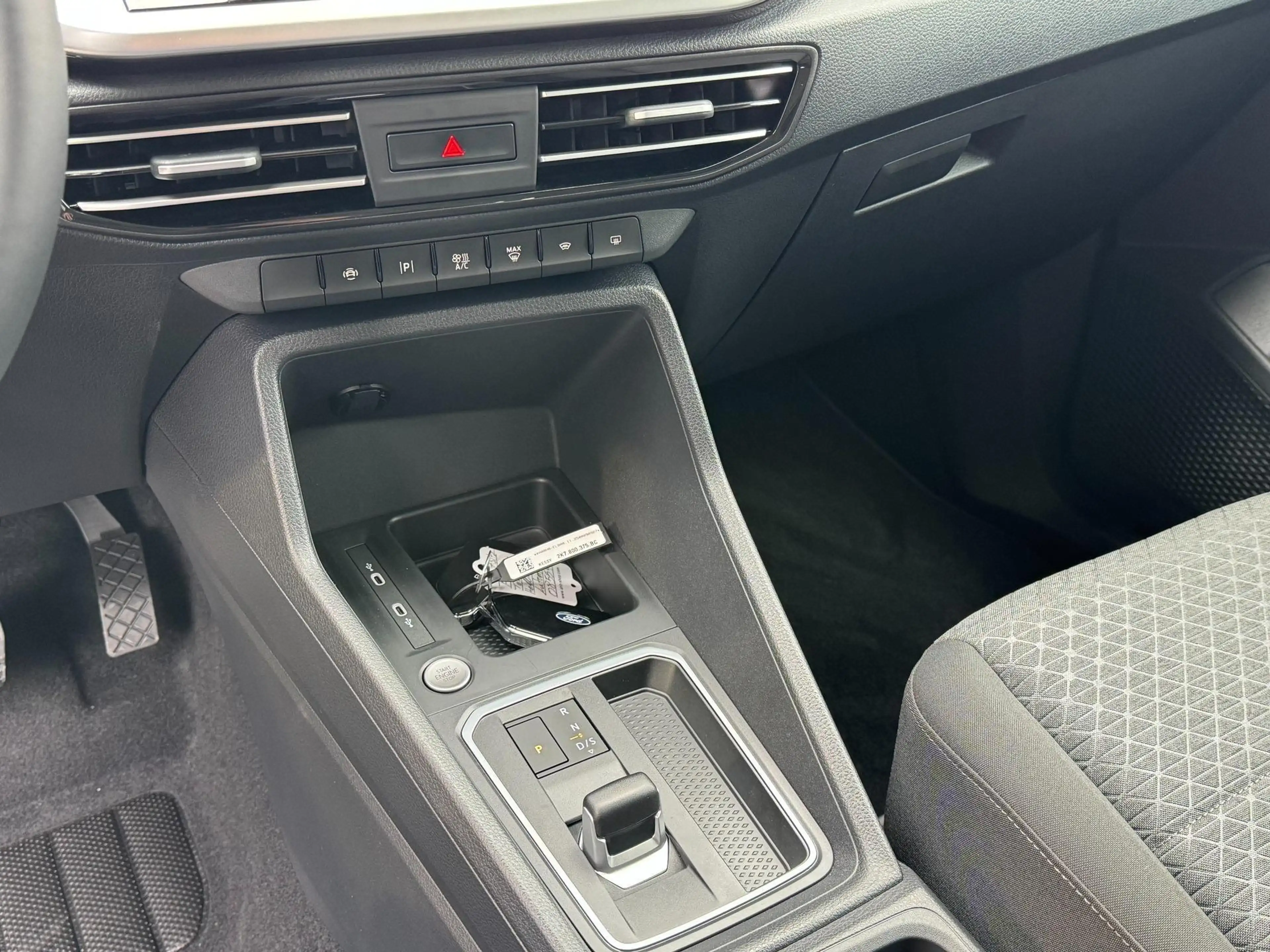 Ford Grand Tourneo Titanium 2,0 TDCI L2 7 Sitzer 2ZKlima LED Schei... — photo 14
