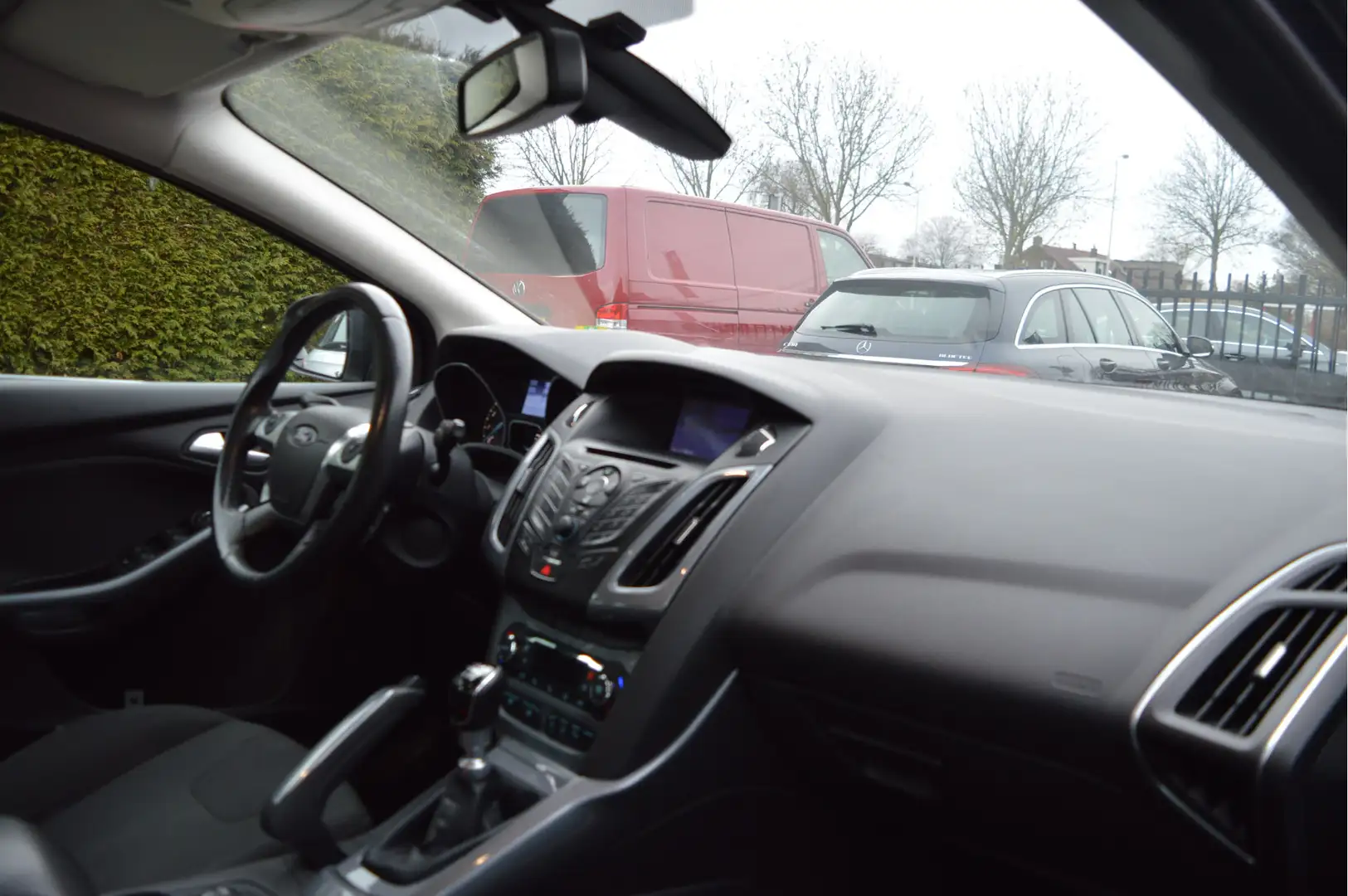 Ford Focus Wagon 1.6 EcoBoost Lease Titanium NL-auto / Clima Schwarz - 2