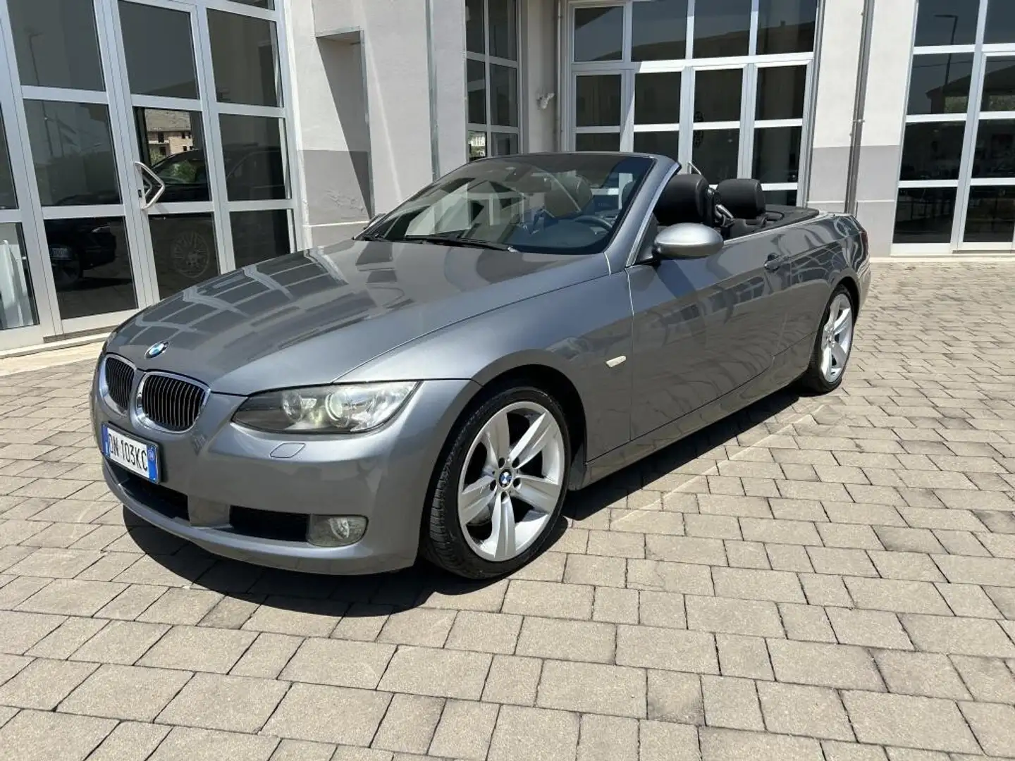 BMW 330 d cat Cabrio Attiva Grigio - 1