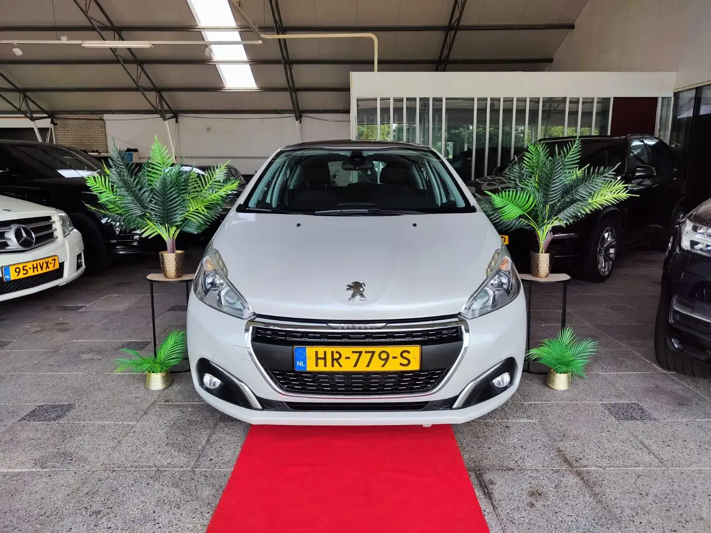 Peugeot 208 1.6 BlueHDi PANO NAVI CAMERA FULL! 2015 Wit - 1