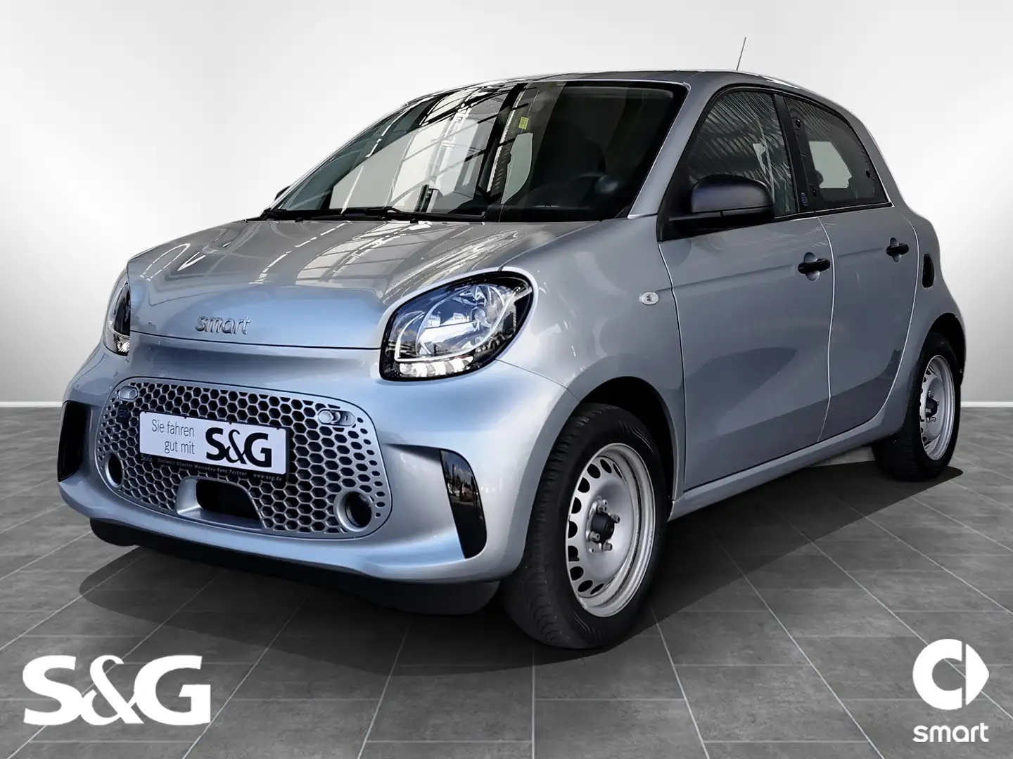 smart forFour SITZHEIZUNG+TEMPOMAT+22 KW BORDLADER+DAB Silber - 1