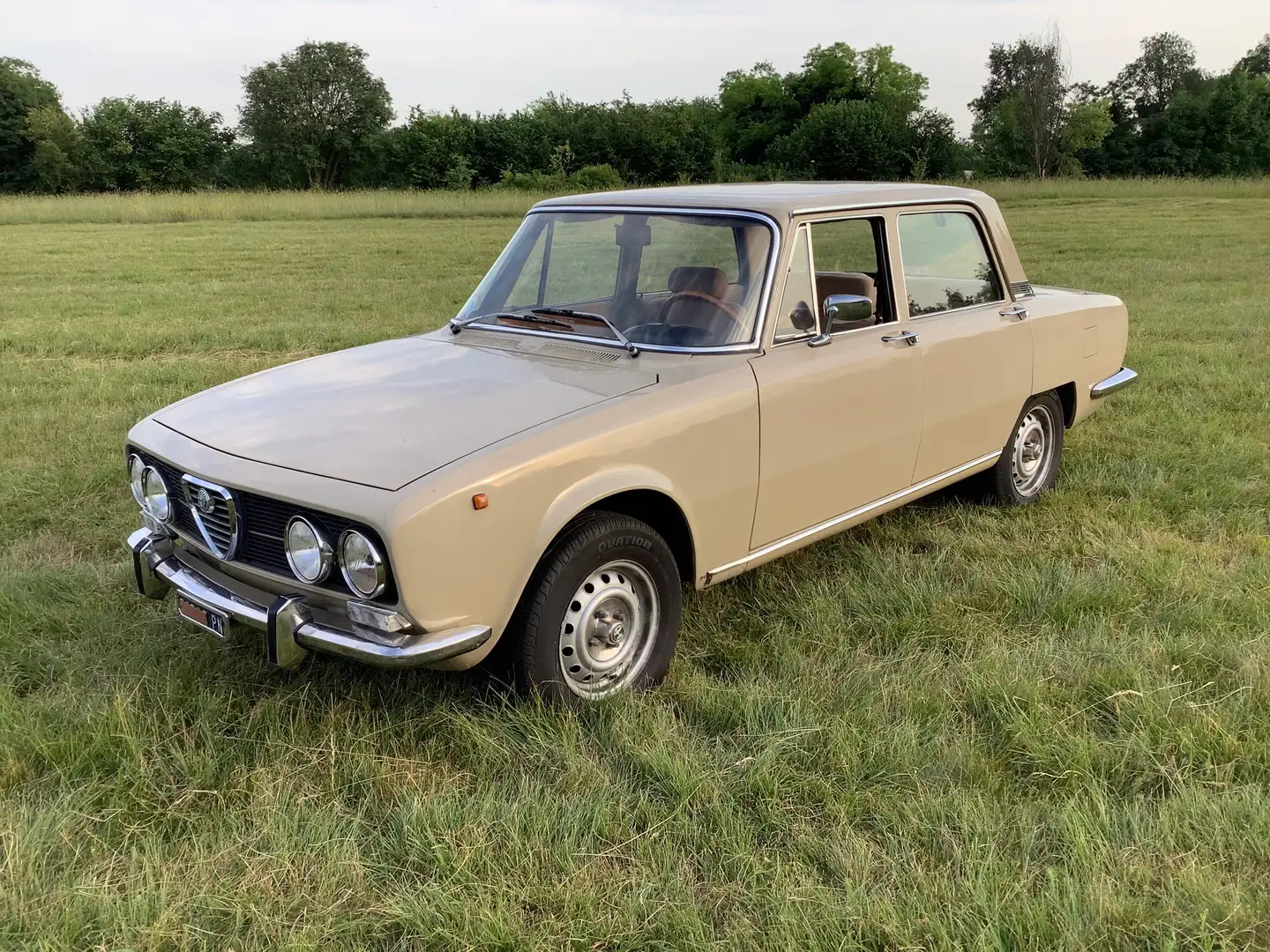 Alfa Romeo 2000 105.12 Beige - 1