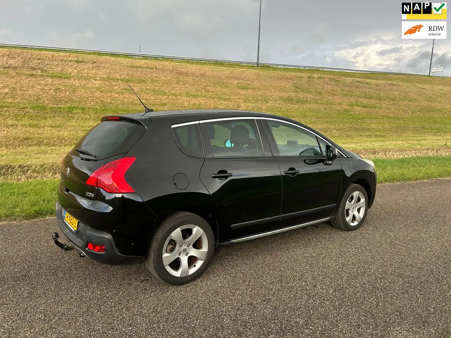 Peugeot 3008 1.6 THP GT Zwart - 1