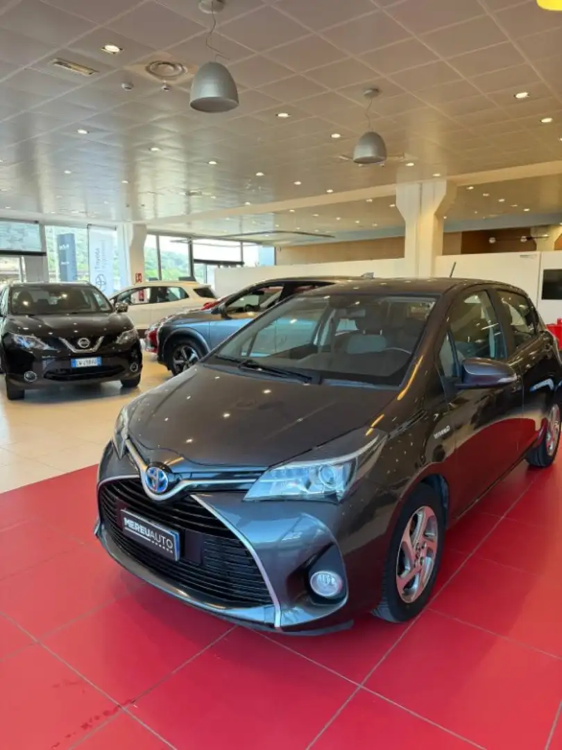 Toyota Yaris 1.5 Hybrid 5 porte Active Grigio - 1