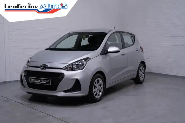 Hyundai i10 1.0i Trend Collor-edition Airco Cruise Stoel- en s