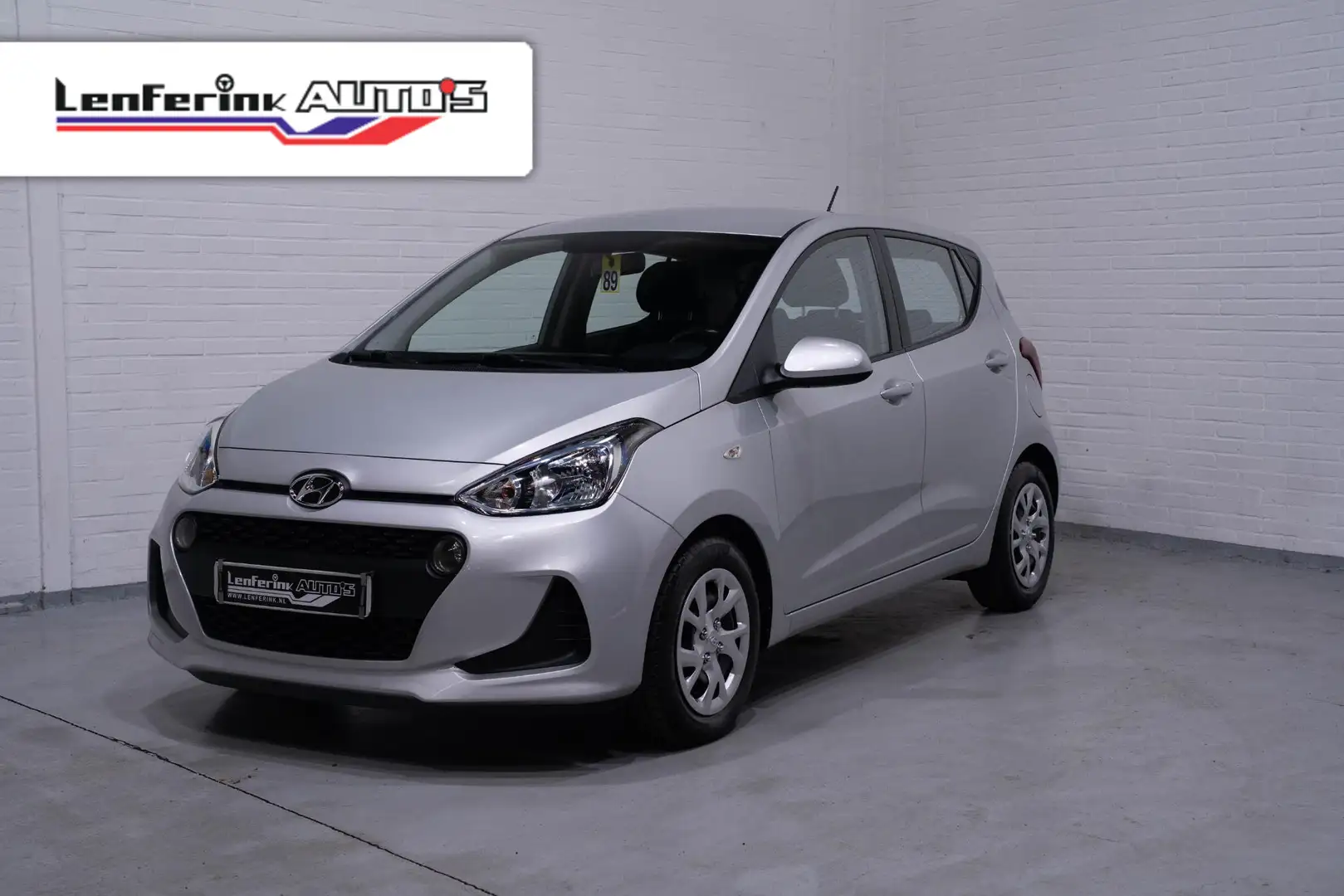 Hyundai i10 1.0i Trend Collor-edition Airco Cruise Stoel- en s Gris - 1