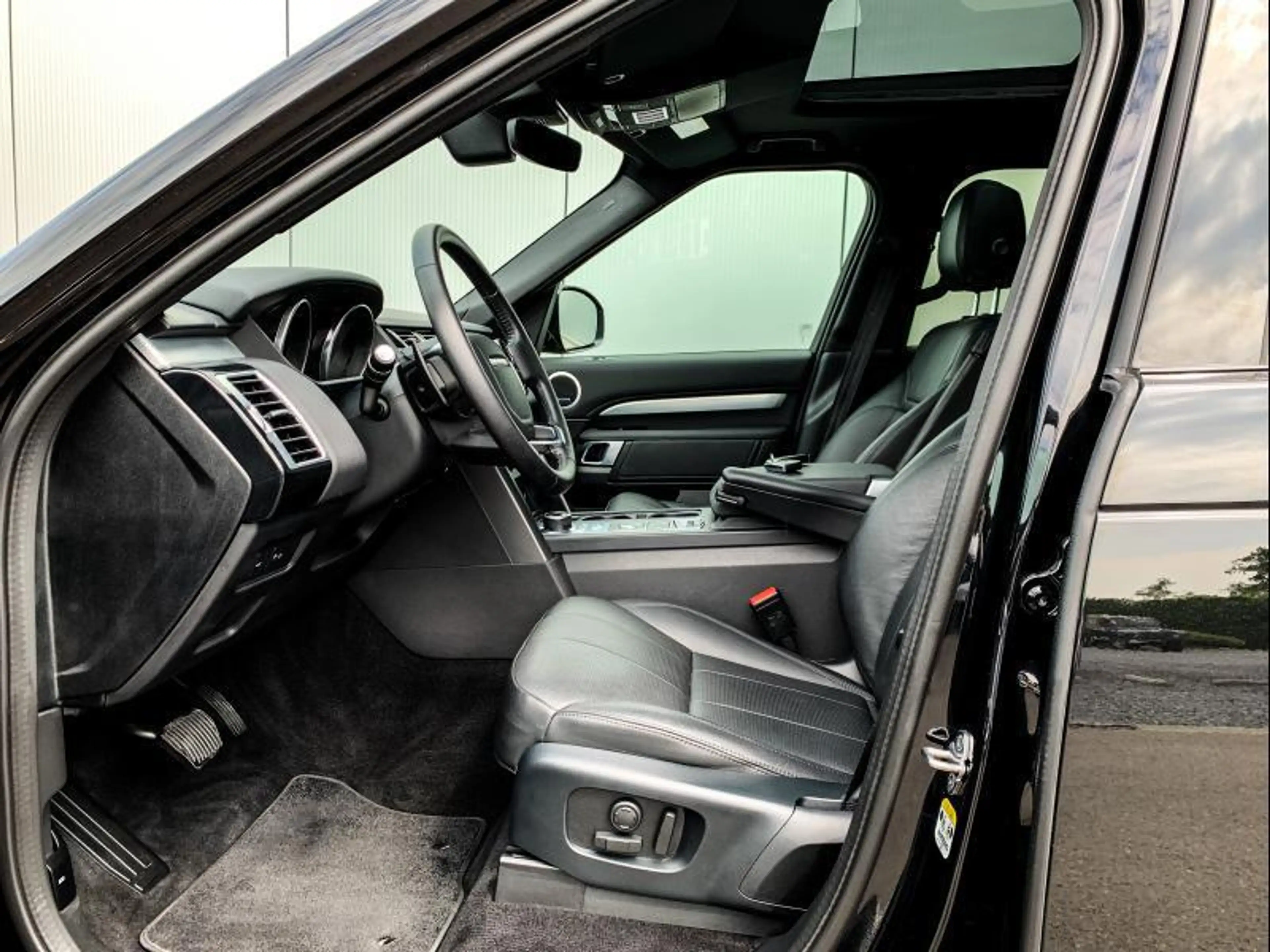 Land Rover Discovery Landmark Edition 250D — photo 12