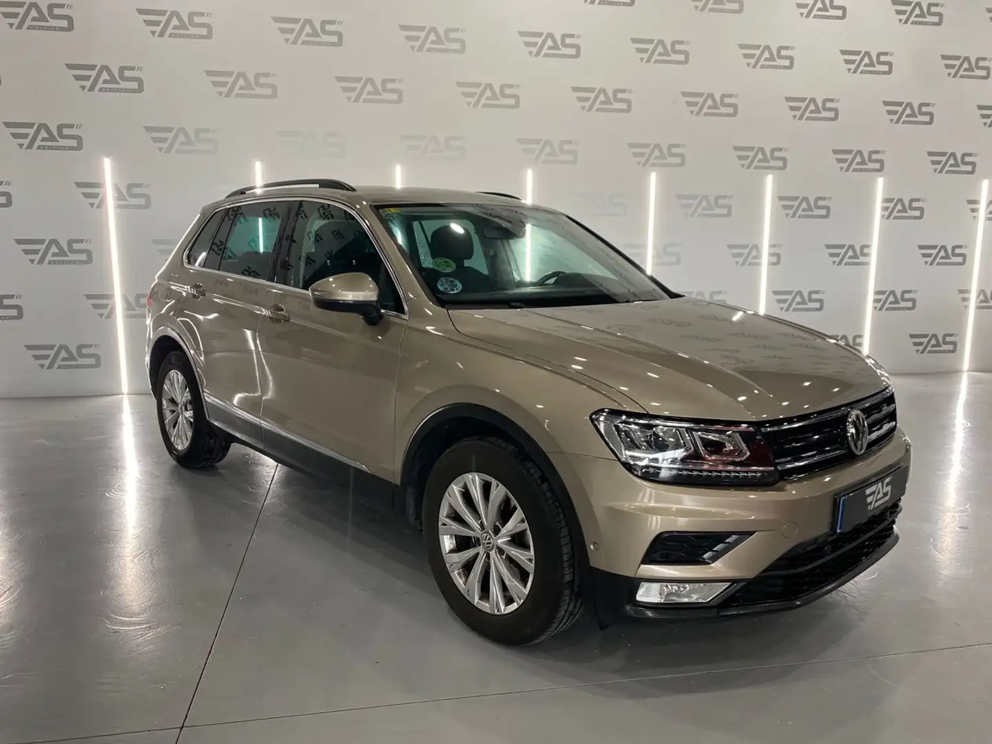 Volkswagen Tiguan 2.0TDI Sport 4Motion DSG 110kW Beige - 2