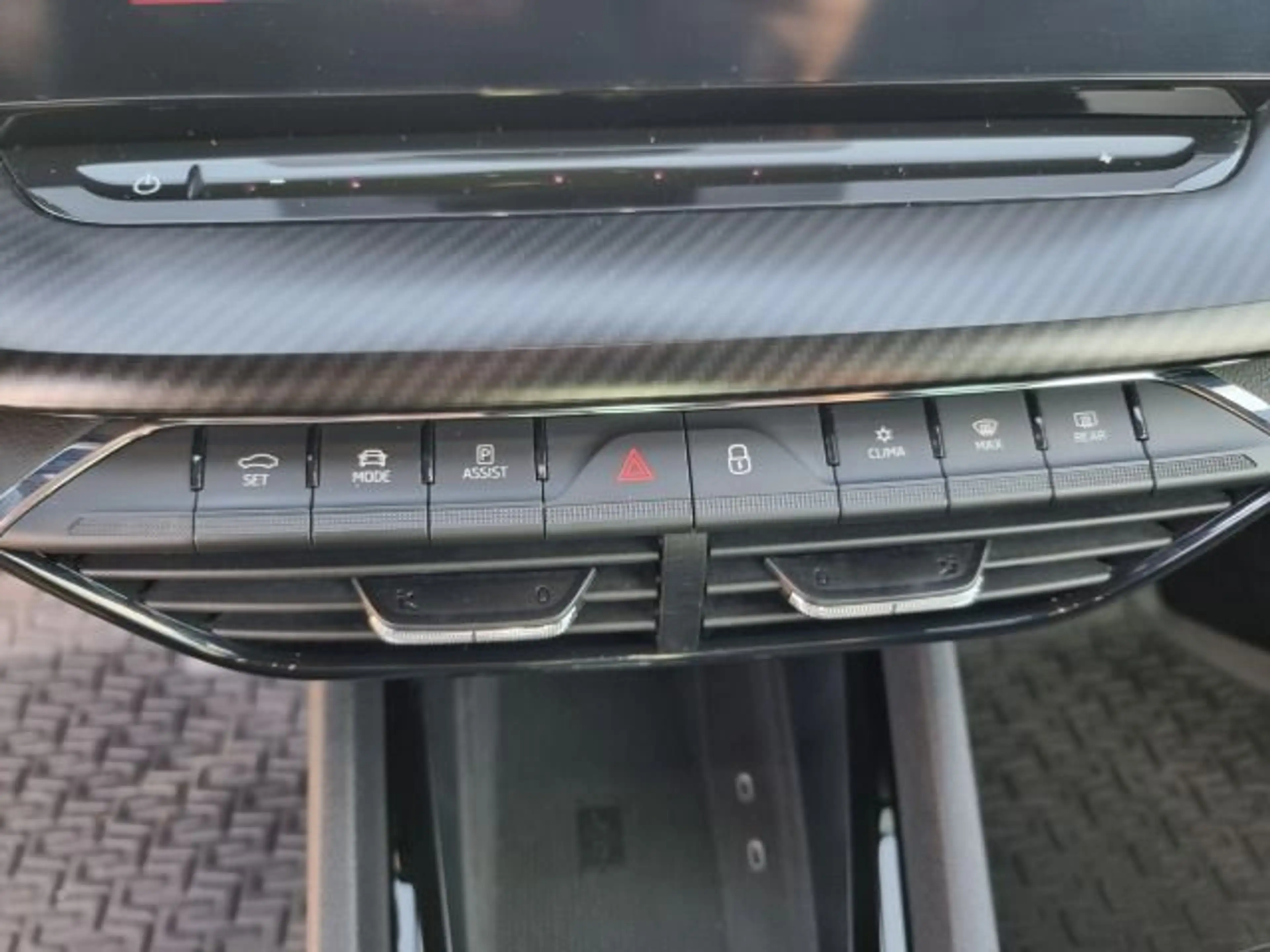 Skoda Octavia 2.0 TSI RS Plus LED SHZ KLIMA KAM HUD — photo 11