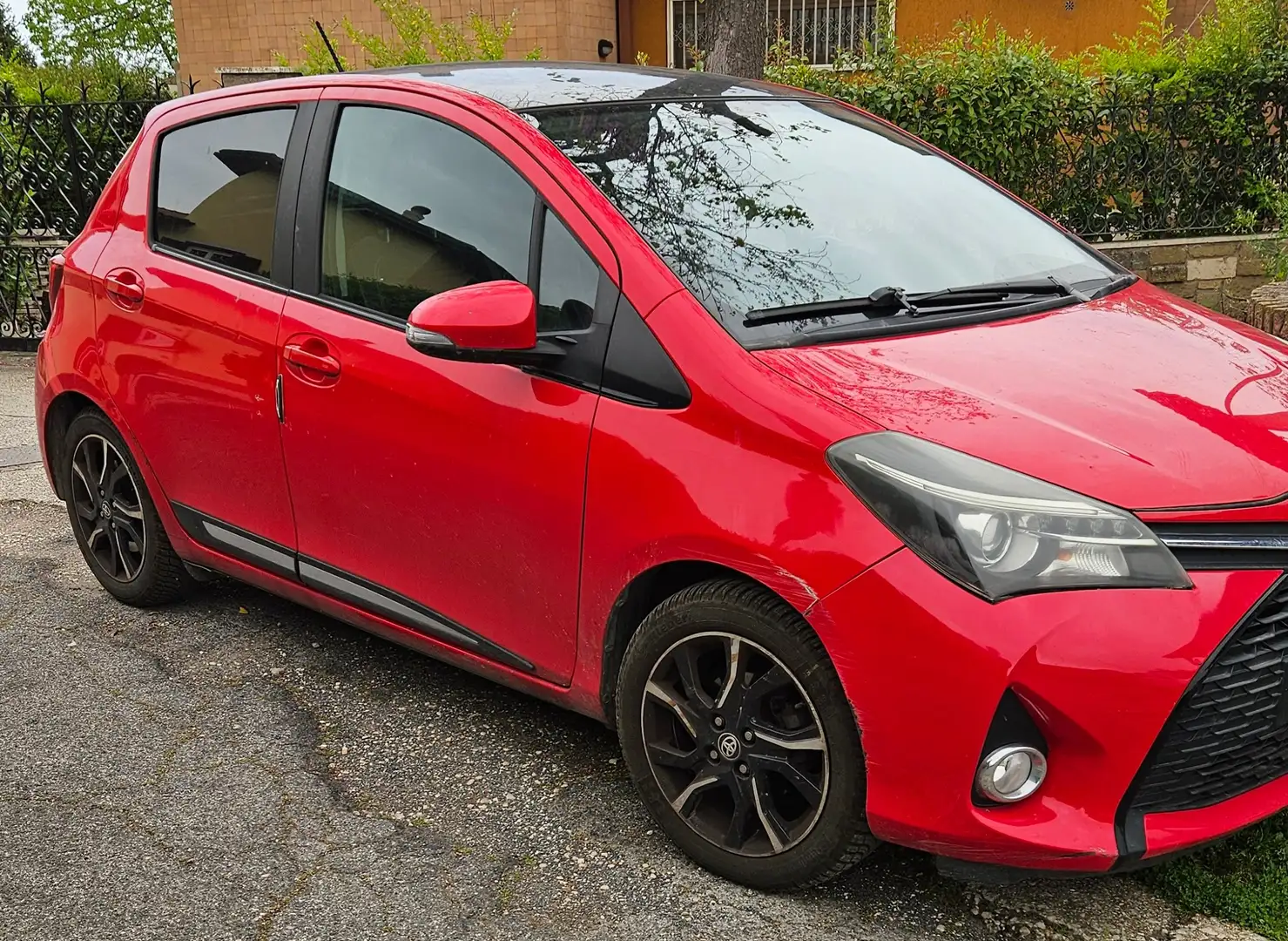 Toyota Yaris Yaris 5p 1.4 d-4d Lounge Rosso - 2
