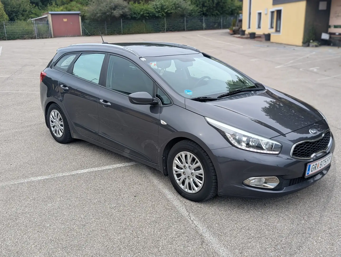 Kia Ceed SW / cee'd SW 1,4 CRDi Cool Österreich Paket / Fahrwerk neu. Grau - 2