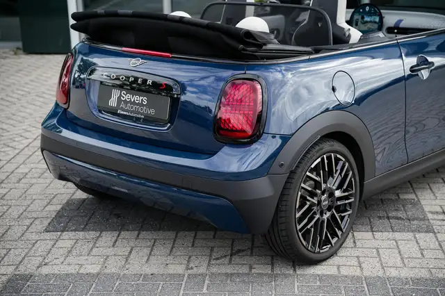 MINI Convertible view 22