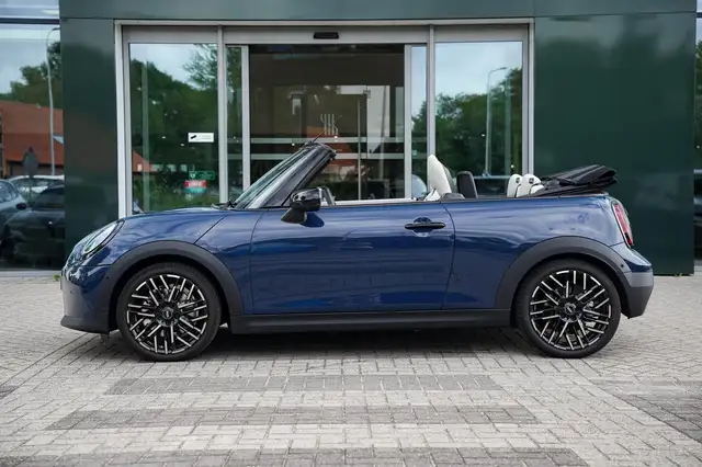 MINI Convertible view 5