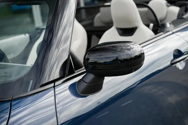 MINI Convertible view 23