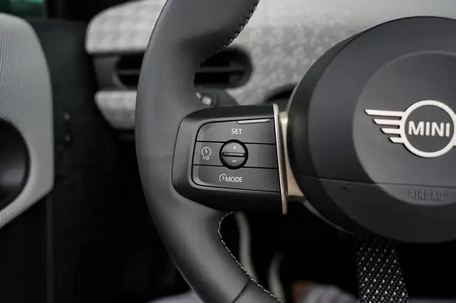 MINI Convertible view 11