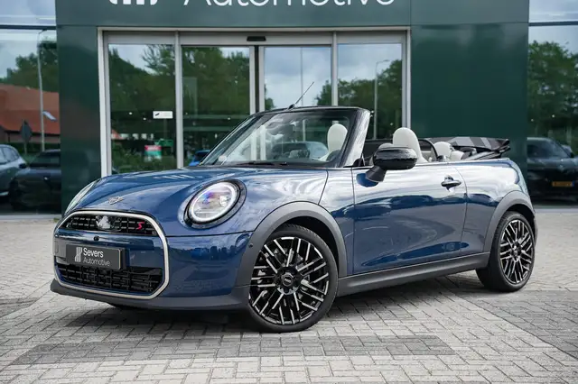 MINI Convertible view 2