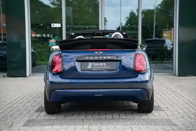 MINI Convertible view 9