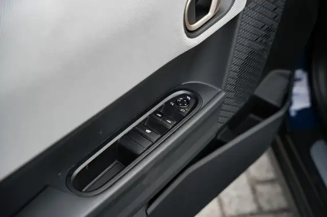 MINI Convertible view 20