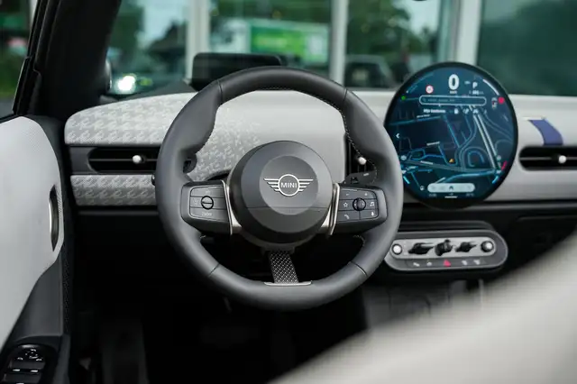 MINI Convertible view 10