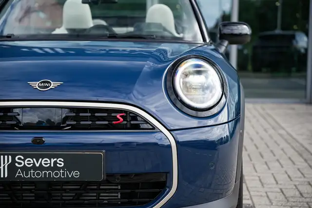 MINI Convertible view 27
