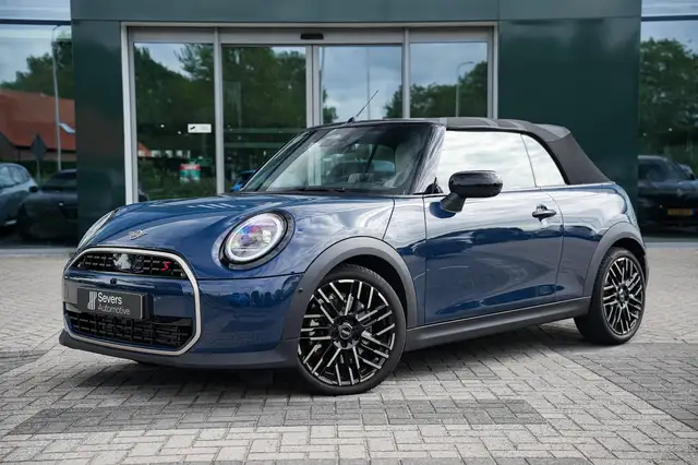 MINI Convertible view 26
