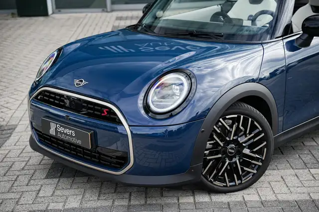 MINI Convertible view 21