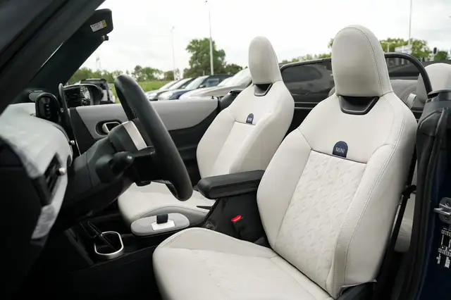 MINI Convertible view 6
