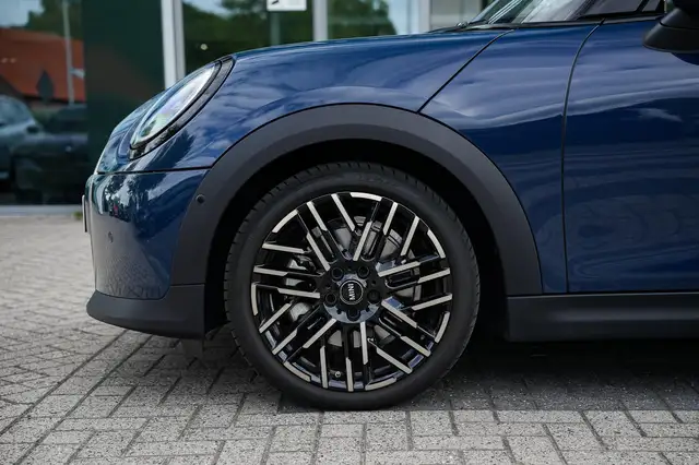 MINI Convertible view 7