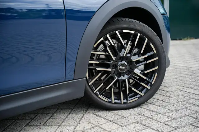 MINI Convertible view 24