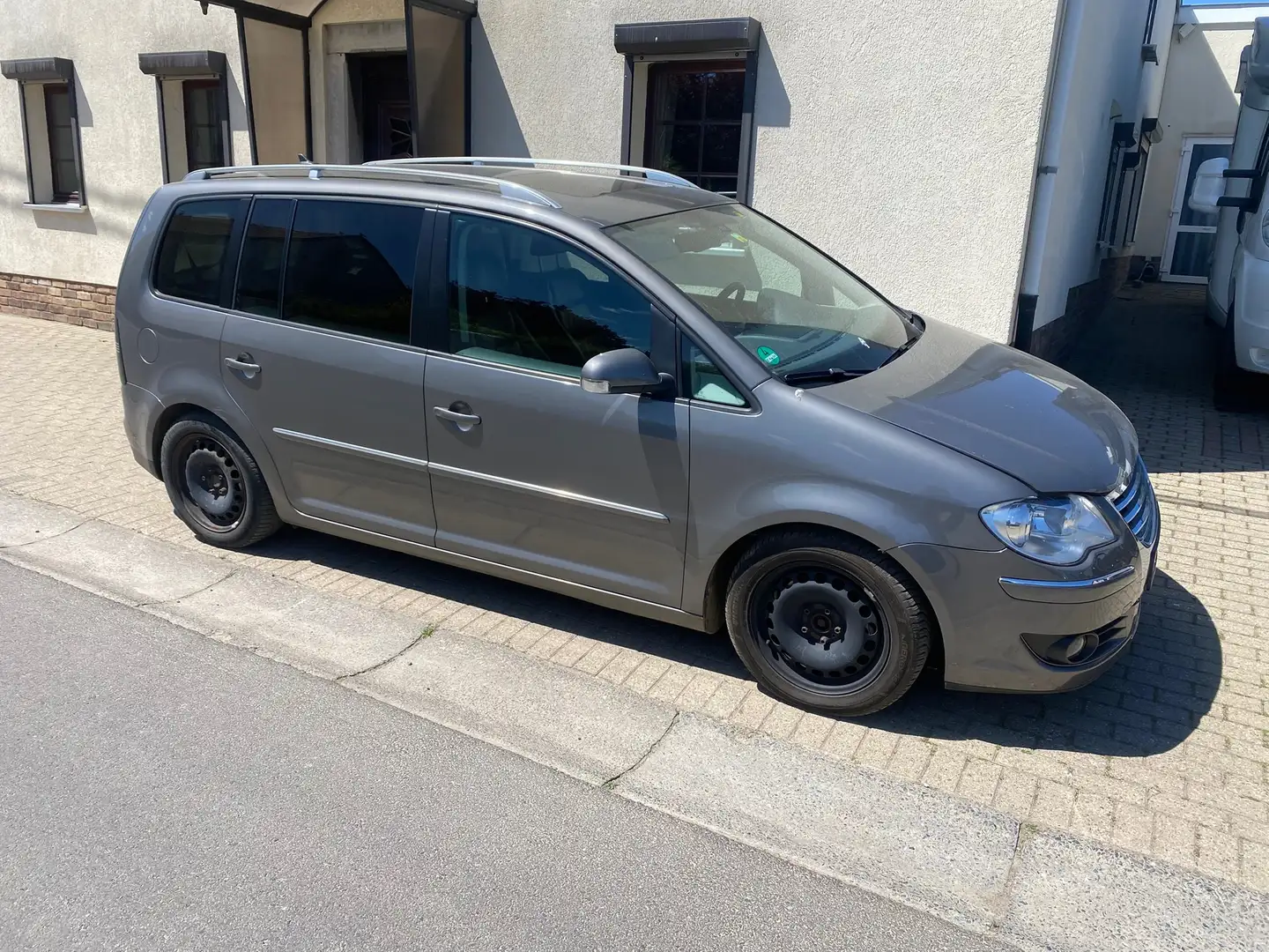 Volkswagen Touran Touran 1.4 TSI DSG Highline siva - 2