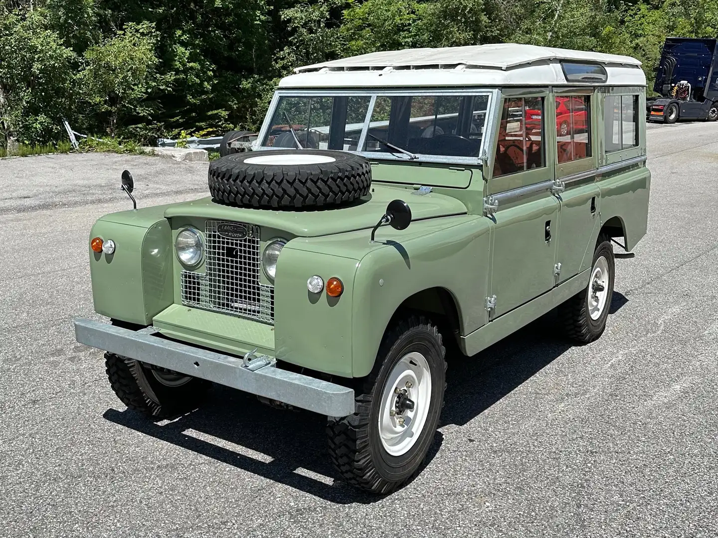 Land Rover Series 109 Grün - 1