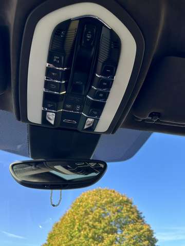 Imagine Porsche Cayenne Turbo S Tiptronic