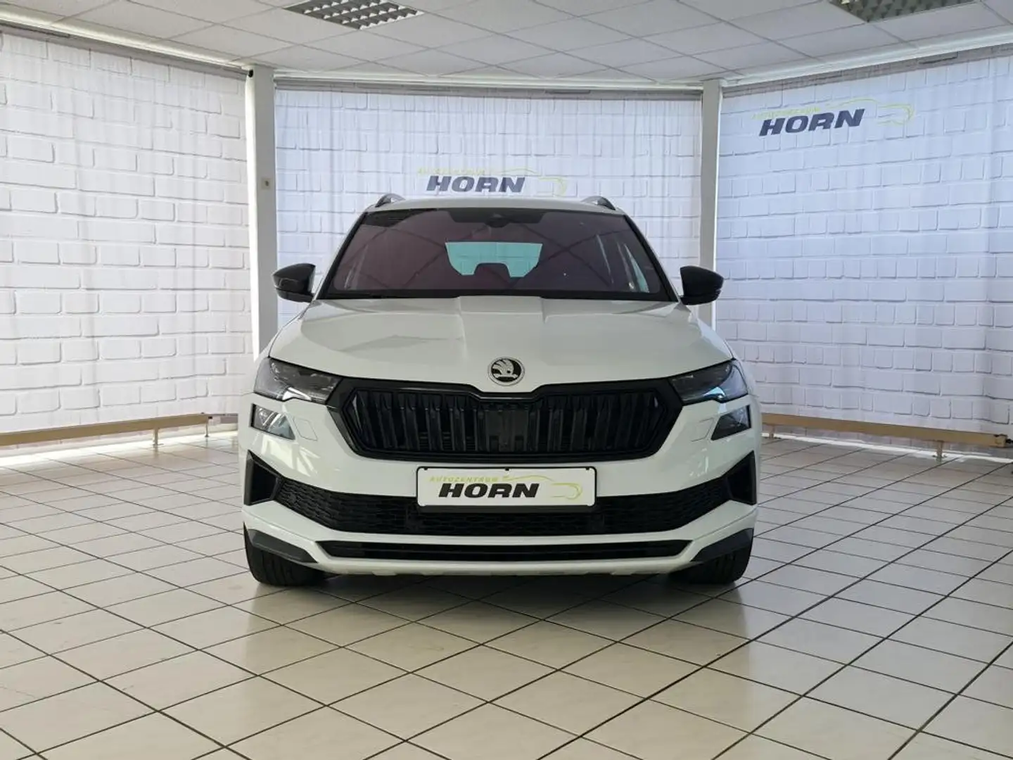 Skoda Karoq Sportline 4x4, AHK, Pano, Kamera, LED, Navi,1.Hand Weiß - 2