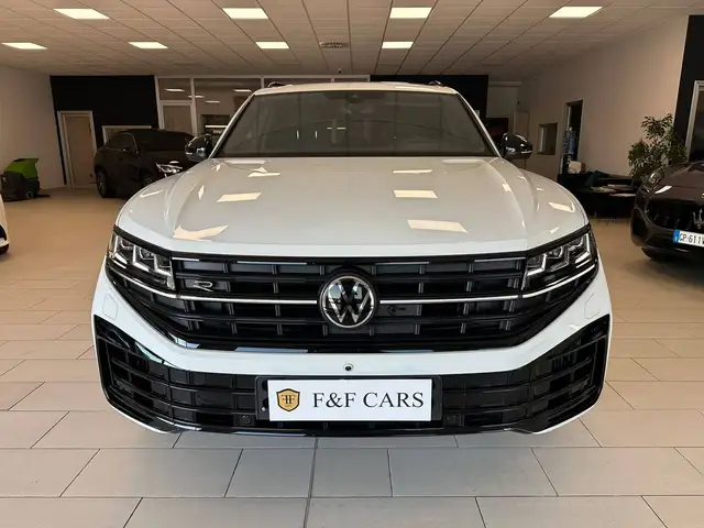 Volkswagen Touareg view 2
