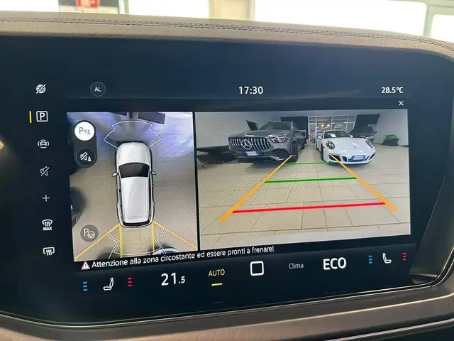 Volkswagen Touareg view 10